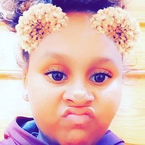 Meet your Posher, Olyvia